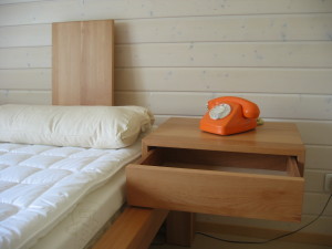 Massivholznachttisch